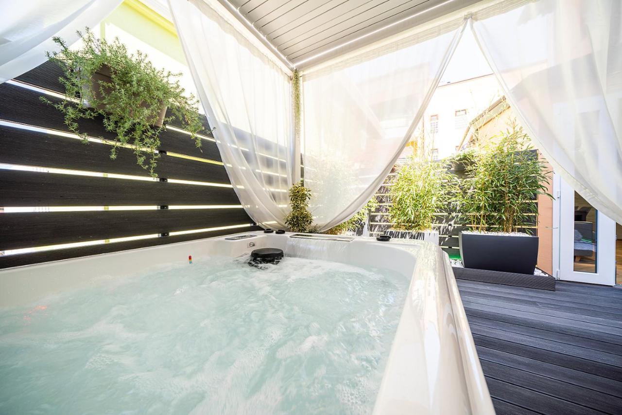 Sea Garden Apartments & Rooms Градо Екстериор снимка