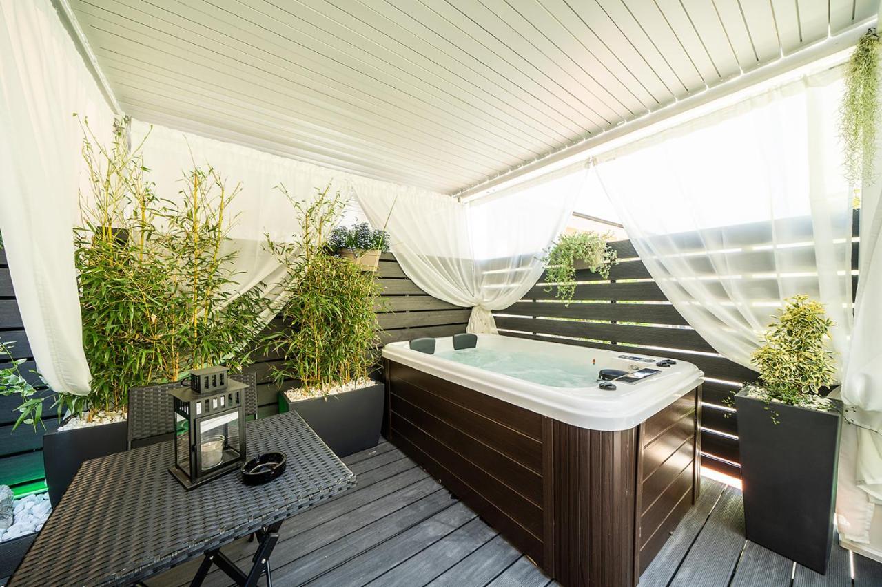 Sea Garden Apartments & Rooms Градо Екстериор снимка