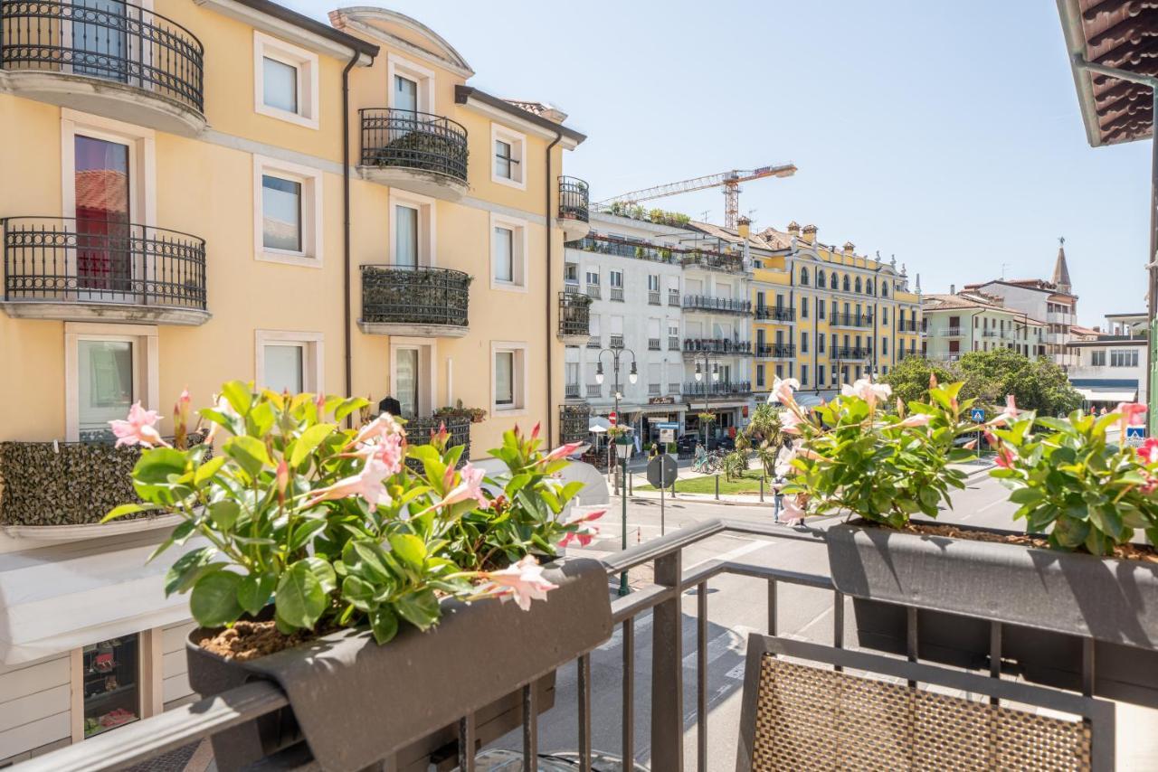 Sea Garden Apartments & Rooms Градо Екстериор снимка